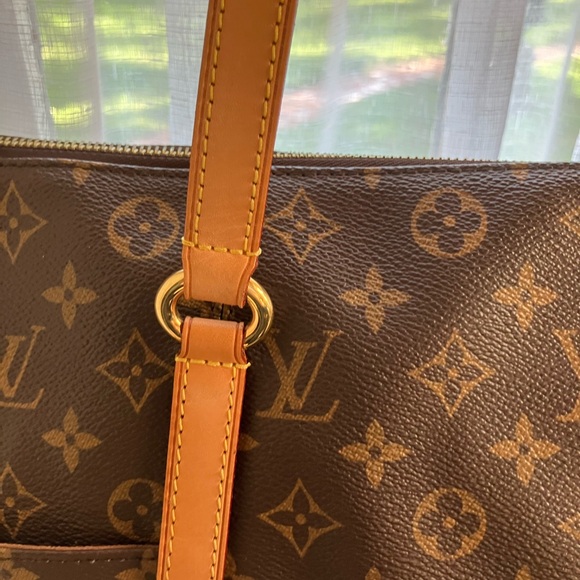 Louis Vuitton monogram Totally GM size bag. Like new excellent condition,No odor - Picture 6 of 15